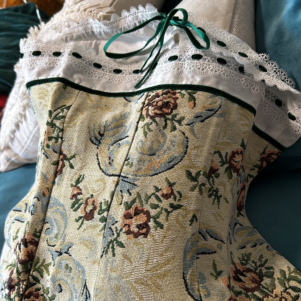 Small Y2K floral low cut satin tube dress - Picture 8 of 14